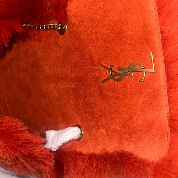 Saint Laurent Small Kate Reversible Shoulder Bag in a vibrant poppy red - Picture 7 of 10